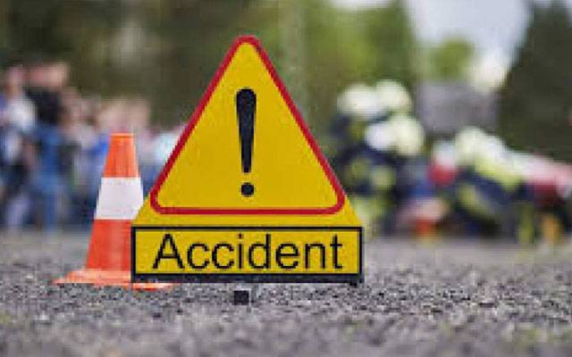 لاہور: جیل روڈ پر 2 موٹر سائیکلوں کی ٹکر، 1 شخص جاں بحق 
