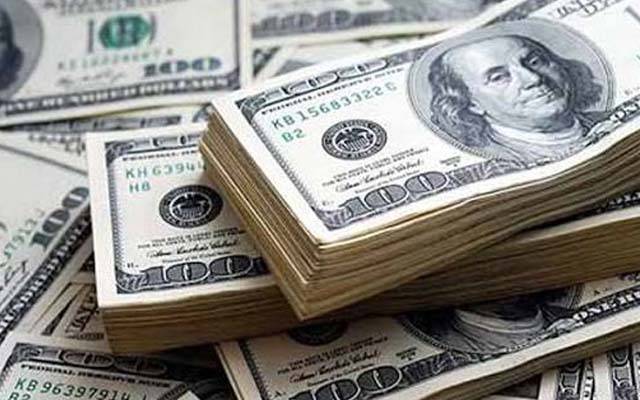 ڈالر انٹر بینک میں سستا اوپن مارکیٹ میں مہنگا