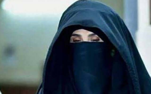 بشری بی بی سے فیملی کی تقریبا 40 منٹ ملاقات ہوئی 