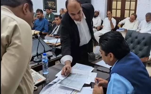 لاہور میں ریونیو کھلی کچہری، شہریوں کے زیر التوا کیسز پر فوری کارروائی