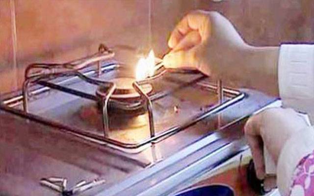 کراچی : گیس بندش،  گھریلو خواتین کی مشکلات میں اضافہ 