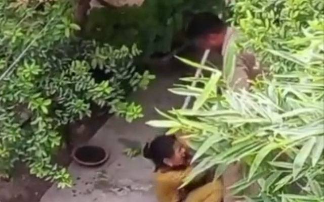 اچھرہ میں کم سن ملازمہ پر مبینہ تشدد، ویڈیو منظرِ عام پر آ گئی