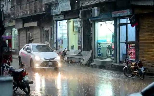 پنجاب کے مختلف علاقوں میں تیز بارش، آندھی موسم خوشگوار