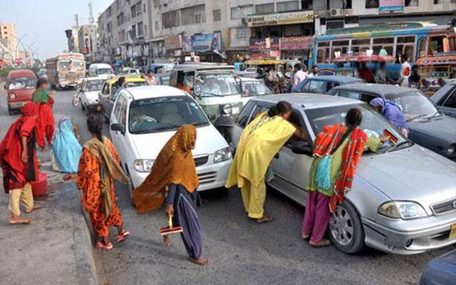 لاہور میں ٹریفک سگنلز پر بھکاریوں کے خلاف کریک ڈاؤن