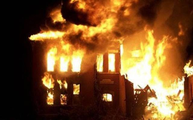 پشاور : گھر میں آتشزدگی ، ایک ہی خاندان کے 6 افراد جاں بحق 