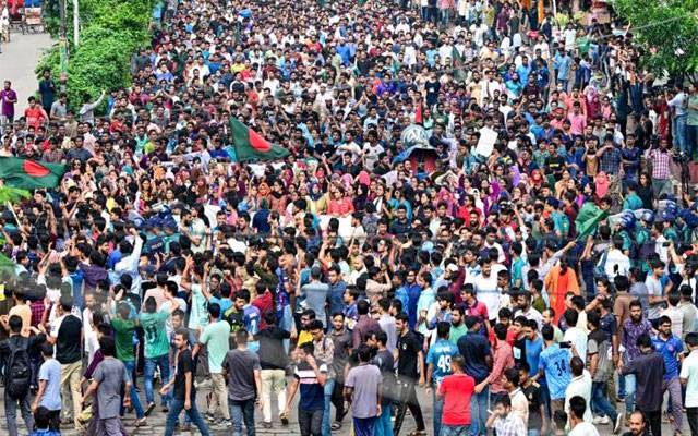 بنگلہ دیش: شدید بارشوں اور سیلابی صورتحال, امتحانات ملتوی نہ ہونے پر طلبہ کا شدید احتجاج