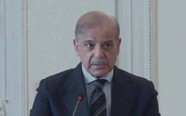 پٹرولیم مصنوعات کی مصنوعی قلت پیدا کرنے والوں کے خلاف سخت کارروائی؛  کفایت شعاری کو قومی سطح پر اپنانا ہوگا: وزیر اعظم 