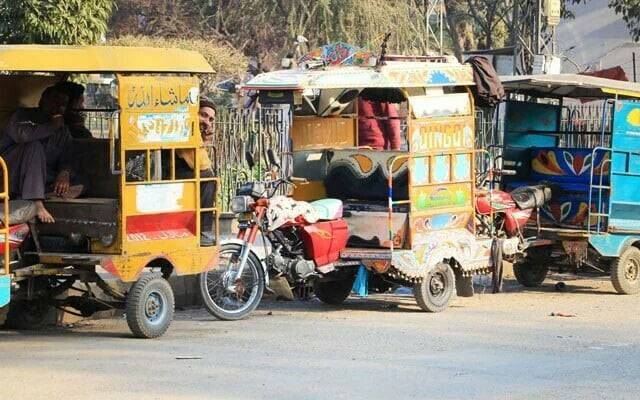 پٹرول مہنگا ہوتے ہی چنگچی ڈرائیورز کا روزگار متاثر، ریلہف کا مطالبہ