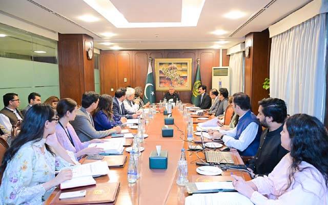 نائب وزیر اعظم اسحاق ڈار کی صدارت میں دفتر خارجہ میں اعلیٰ سطح اجلاس؛ سفارتی سرگرمیوں اور پیش رفت کا جائزہ 
