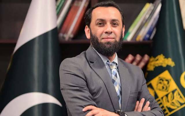 ڈیفنس میں وفاقی وزیر عطا اللہ تارڑ کی گاڑی کے قریب ہوائی فائرنگ، ملزم گرفتار