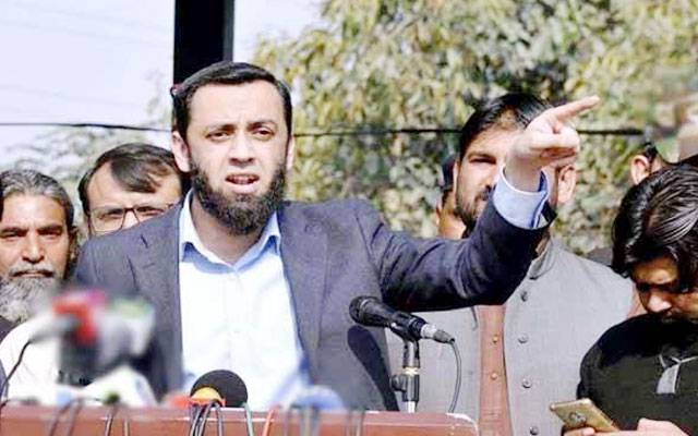 عطا تارڑ کا بڑا بیان، کشمیریوں کی حب الوطنی پر کوئی سوال نہیں اٹھا سکتا