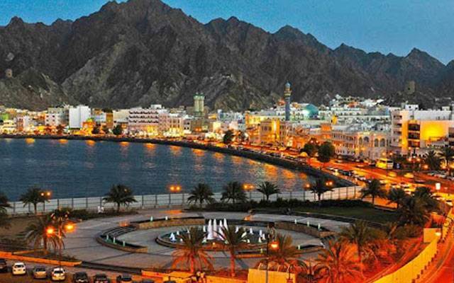 عمان : غیرملکی ملازمین کیلئے اوقاتِ کار کی حد مقرر
