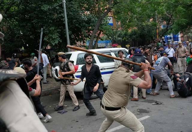 بھارت ، مبینہ امتحانی بے ضابطگییاں، ہزاروں طلبہ اور نوجوان کا احتجاج، پولیس سے جھڑپیں