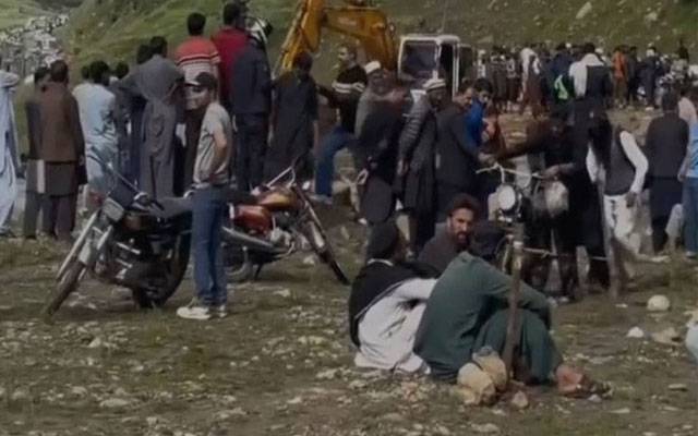 وادیٔ کاغان؛ بھاری لینڈ سلائیڈنگ کے باعث سڑک ہر قسم کی ٹریفک کیلئے بند