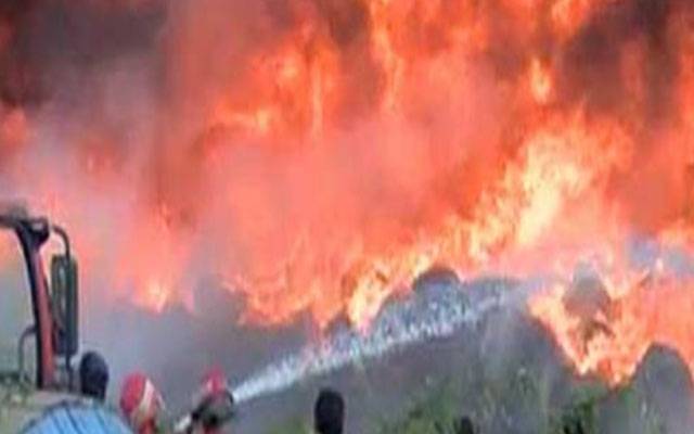 ٹاؤن شپ میں فاسٹ فوڈ کی دکان میں آتشزدگی، لاکھوں روپے کا سامان جل کر خاکستر