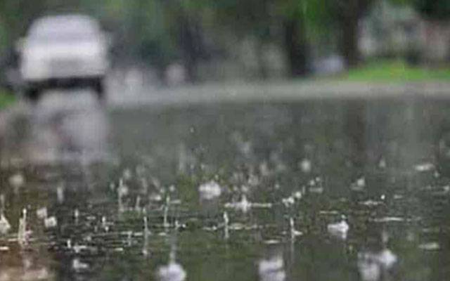 لاہور کے مختلف علاقوں میں بارش، موسم خوشگوار 