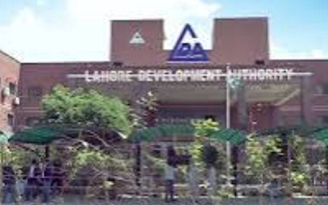 ڈی جی ایل ڈی اے  کا بارش کے دوران جاری ترقیاتی منصوبوں کا دورہ