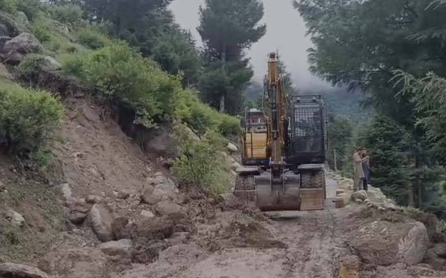 لینڈ سلائیڈنگ کے با عث بند کالام ہل ٹاپ روڈ ٹریفک کے لیے بحال