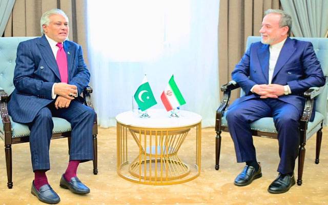 اسحاق ڈار اور ایرانی وزیر خارجہ عباس عراقچی کی اہم ملاقات، خطے کی صورتحال پر تبادلہ خیال