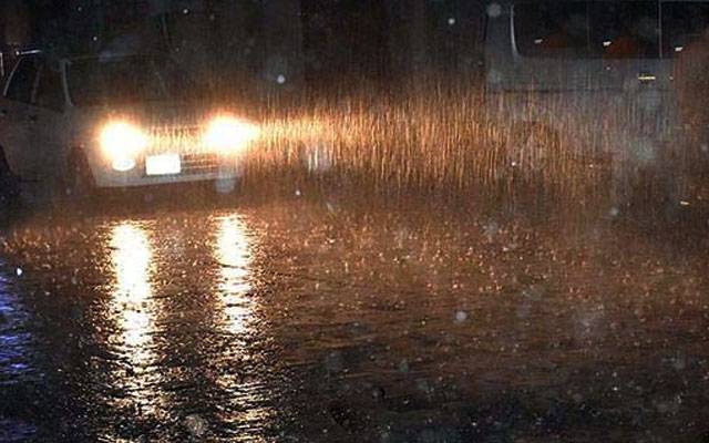 لاہور: یو ایم ٹی روڈ تاحال زیر آب، شہریوں کو شدید مشکلات کا سامنا