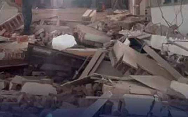 گڑھی شاہو ریلوے کالونی میں گھر کی چھت گرنے سے 3 افراد جاں بحق، ایک زخمی