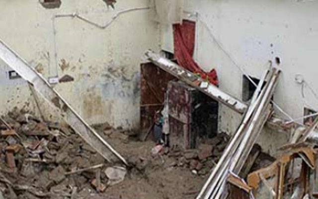 لاہور: بیدیاں روڈ پر گھر کی چھت گرنے سے 3 افراد زخمی