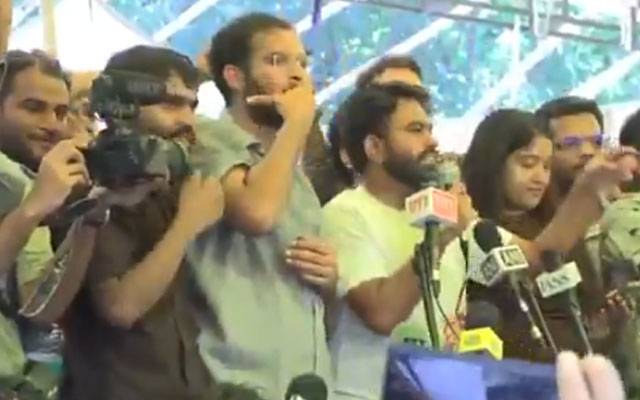 بھارتی وزیر تعلیم کا استعفی، سی جے پی صدر نے دو اور مطالبات سامنے رکھ دیئے
