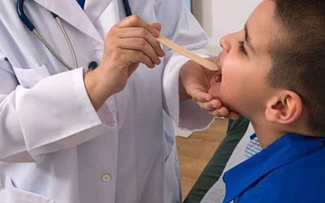 کراچی: مختلف اسپتالوں میں خناق کے شکار مریض بچے رپورٹ 