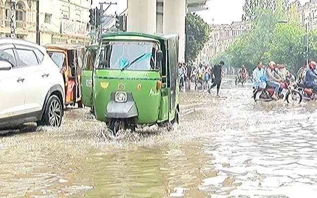 شہر میں بارش، متعدد علاقے زیر آب آگئے 