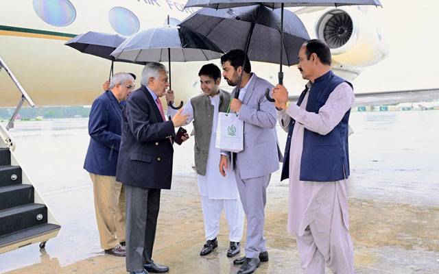فلپائن اور کرغزستان کے سرکاری دورے مکمل، وزیر خارجہ اسحاق ڈار اسلام آباد پہنچ گئے 