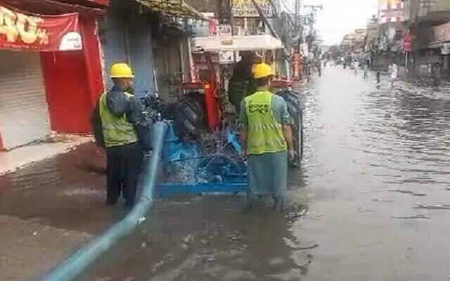 موسلا دھار بارشیں ؛ پنجاب کے 41 شہروں میں ایک ہزار سے زائد مشینیں نکاسی آب کے مشن میں مصروف