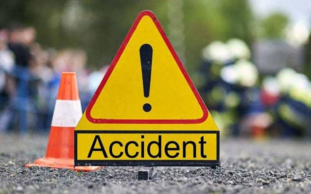 فیکٹری ایریا: پنجاب سوسائٹی میں تیز رفتار کار کی ٹکر سے موٹر سائیکل سوار 2 سکیورٹی گارڈز زخمی