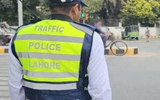 لاہور ٹریفک پولیس کی یونیفارم  پھر تبدیل کرنے کا فیصلہ