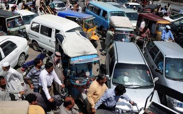 نولکھا روڈ پر شہریوں کی ٹریفک قوانین کی خلاف ورزیاں، حادثات کےخطرات بڑھ گئے 