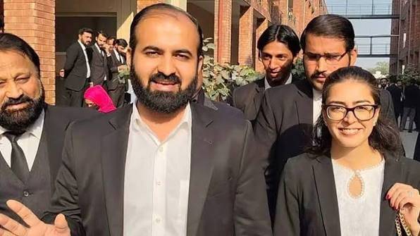 متنازع ٹویٹس کیس، ایمان مزاری اور ہادی علی چٹھہ کی سزا معطلی درخواستوں کی جلد سماعت کی استدعا