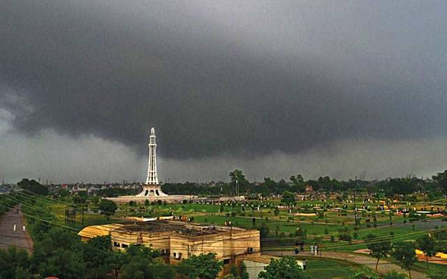 بادلوں کے باوجود حبس برقرار، آئندہ 24 گھنٹوں میں ہلکی بارش کا امکان