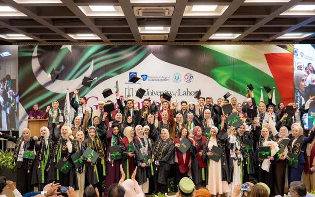 الخدمت فاؤنڈیشن کے زیر اہتمام گریجویشن تقریب : 38 فلسطینی طلبا کو ڈینٹل سرجری کی ڈگریاں تفویض 