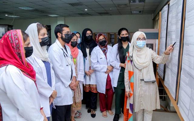 ایم ڈی کیٹ امیدواروں میں کمی، نوجوانوں کا میڈیکل شعبے کی جانب رجحان کم ہونے لگا