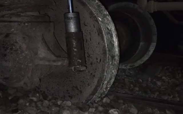 تیز گام ایکسپریس کی بوگی پٹری سے اتر گئی 