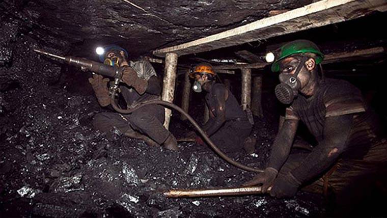 کوئٹہ میں کوئلہ کی کان دھماکے سے بیٹھ گئی، بائیس مزدور اندر پھنس گئے