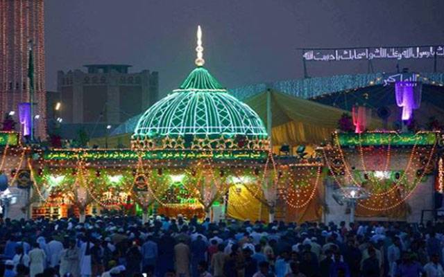 حضرت داتا علی ہجویریؒ کے 983 ویں عرس کی تقریبات کا آغاز، مزار شریف پر رسم چادر پوشی