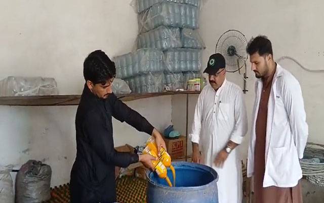 مضر صحت جوس بنانے والا پلانٹ بند، 720 لیٹر مینگو جوس تلف