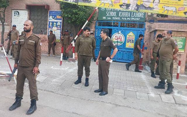 ایس پی ماڈل ٹاؤن اسد علی کا ڈویژن میں قائم پولنگ سٹیشنز کا دورہ 