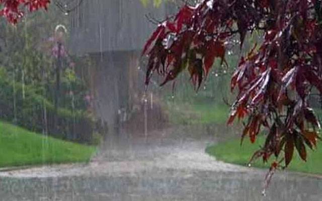 لاہور کے مختلف علاقوں میں تیز بارش، موسم خوشگوار ہوگیا