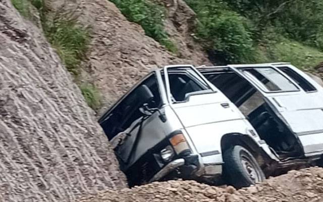 اورکزئی: مسافر کوچ کو حادثہ، 9 افراد زخمی
