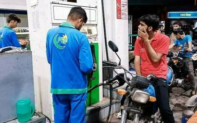 پٹرول مہنگا ہوتے ہی شہریوں کا شدید ردعمل، حکومت سے ریلیف کا مطالبہ