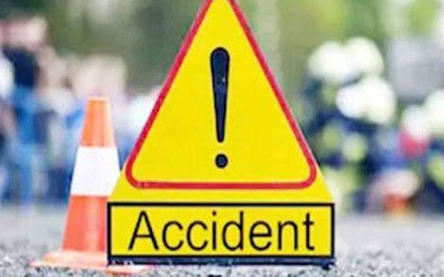 کراچی : شاہراہ فیصل پر تیز رفتار بس نے 17 سالہ لڑکی کو کچل دیا
