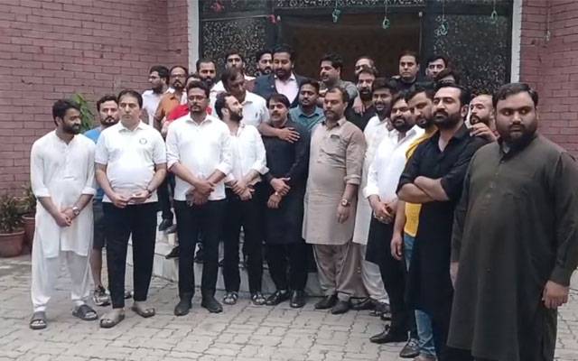 قلعہ گجر سنگھ تھانے میں وکلاء پر مبینہ تشدد،  پولیس اہلکاروں کی معطلی کا مطالبہ
