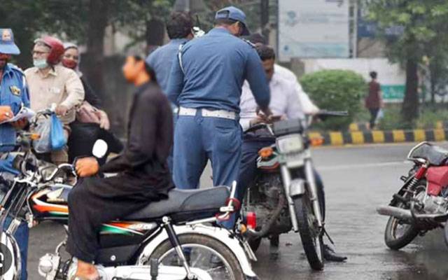 سموگ کے خاتمے کیلئے لاہور ٹریفک پولیس کی عوامی رابطہ مہم شروع