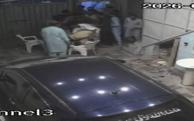 مقدمہ کیوں درج کروایا؟ بااثر افراد کا ساتھیوں سمیت شہری کے گھر پر حملہ